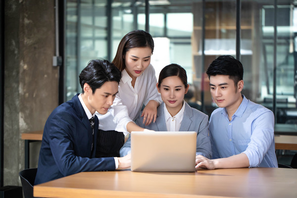 全面薪酬戰(zhàn)略實(shí)施：提升員工滿意度，提升企業(yè)績(jī)效