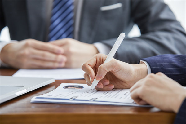 招聘新趨勢：企業(yè)如何精準定位并吸引頂尖人才？