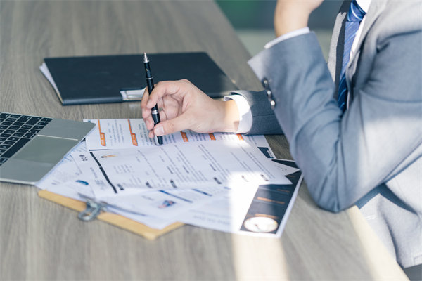 企業(yè)在招聘過(guò)程中，如何確保公平性與多樣性并存？