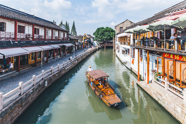 以文化賦能經(jīng)濟社會發(fā)展，企業(yè)營銷管理對此有何啟發(fā)？