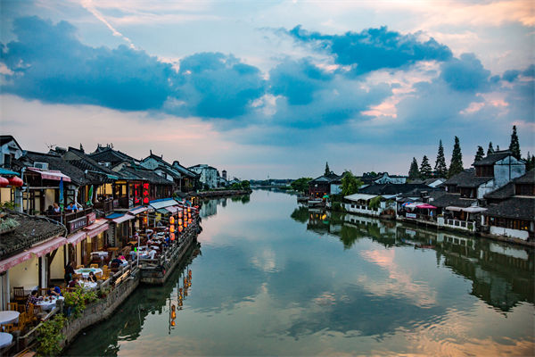 以文化賦能經(jīng)濟(jì)社會(huì)發(fā)展，企業(yè)營(yíng)銷(xiāo)管理對(duì)此有何啟發(fā)？